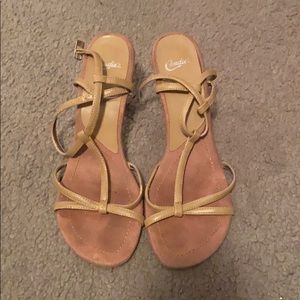 Women’s strapped sandals